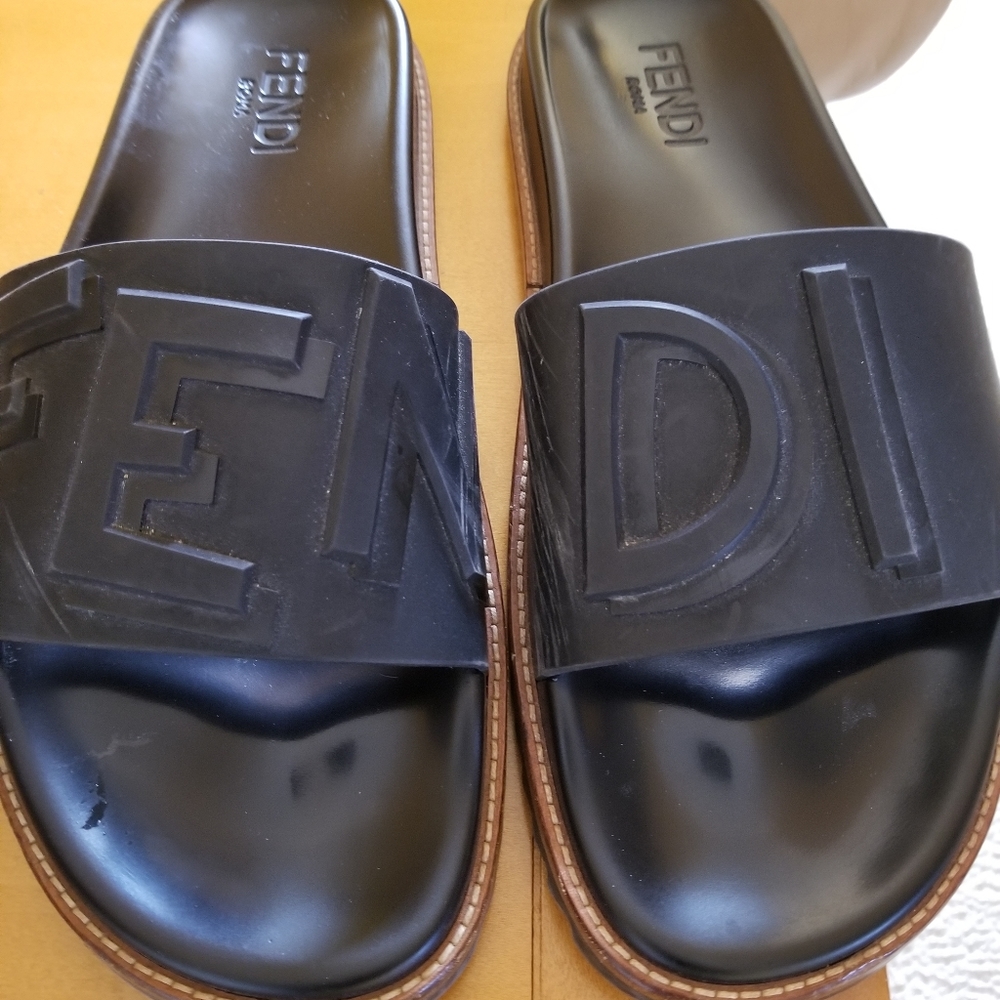 FENDI SLIDES - Picture 2 of 4